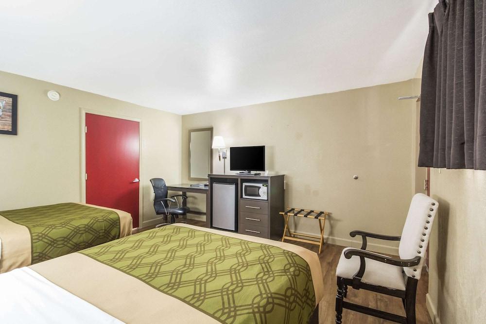 Econolodge Inn & Suites photo 18