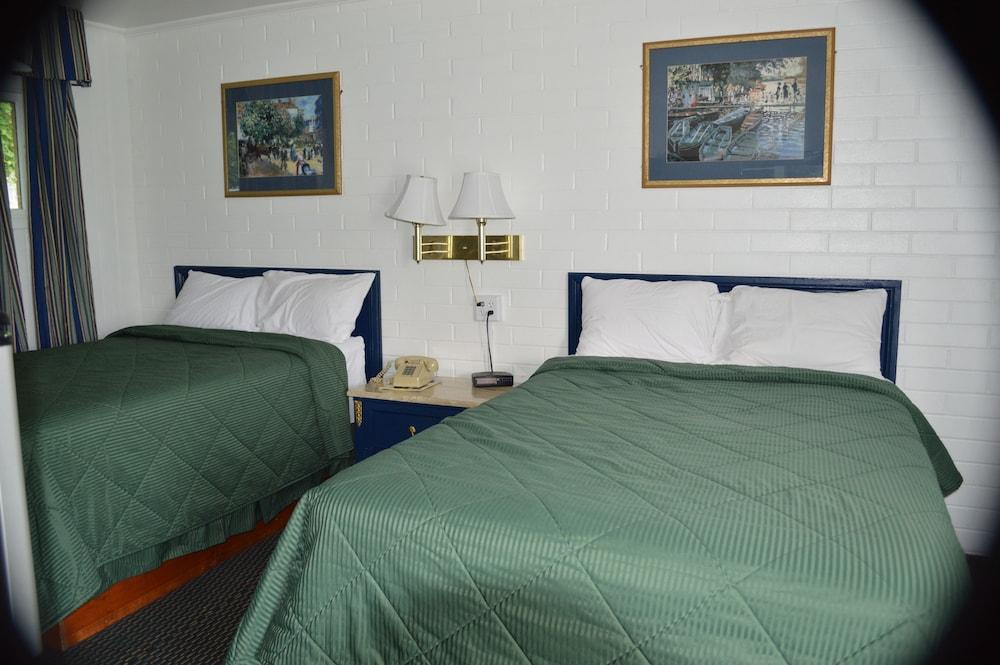 Great Lakes Motel photo 15