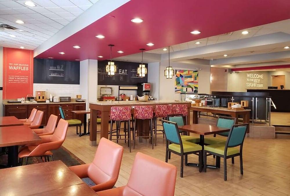 Hampton Inn Johnstown photo 16