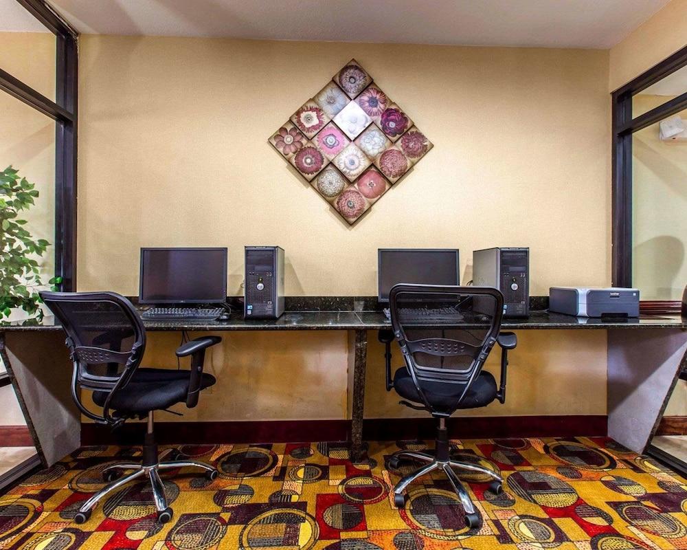 Comfort Suites Waycross photo 30