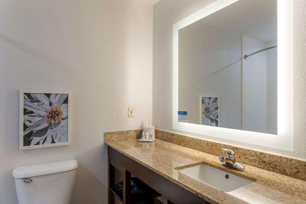 Comfort Inn & Suites Hot Springs Midtown photo 16