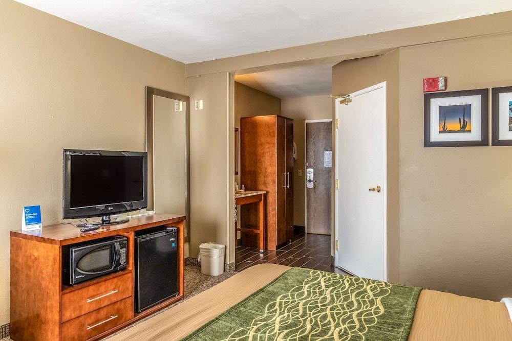 Comfort Inn Tucson Central photo 15