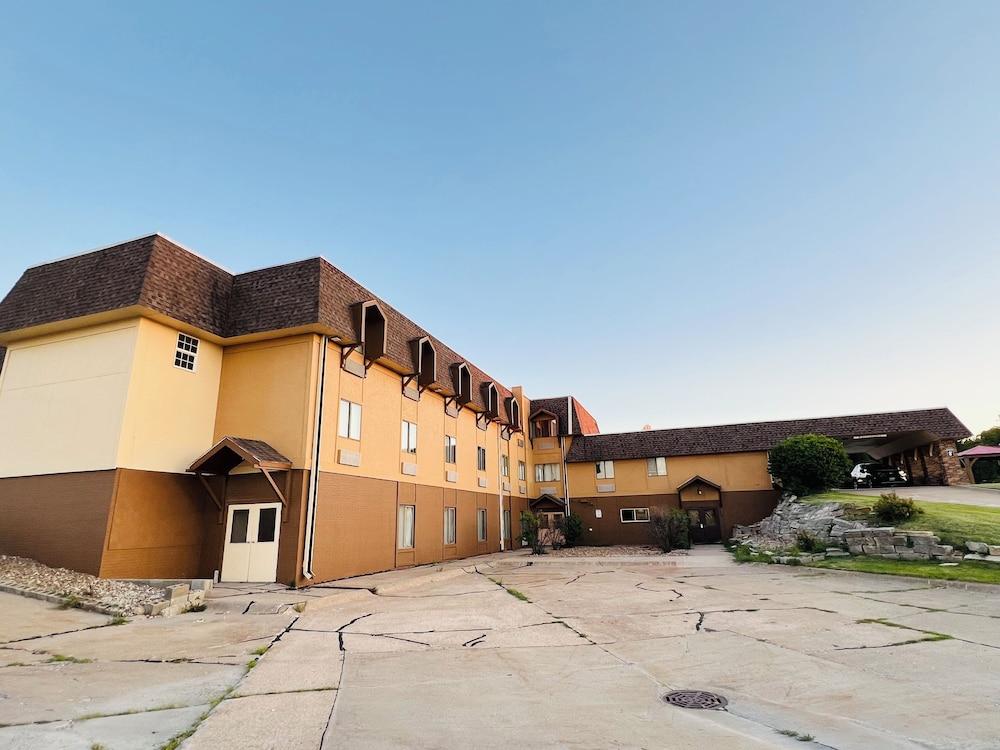 Hometown Inn & Suites photo 37