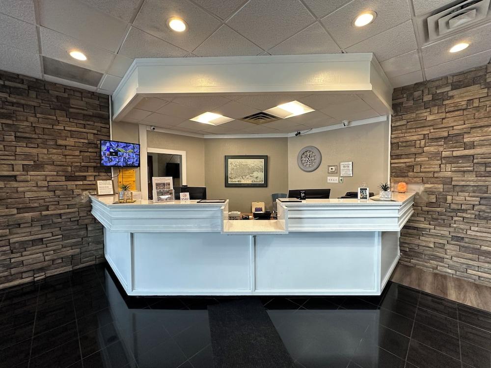 Whaler Inn and Suites photo 34