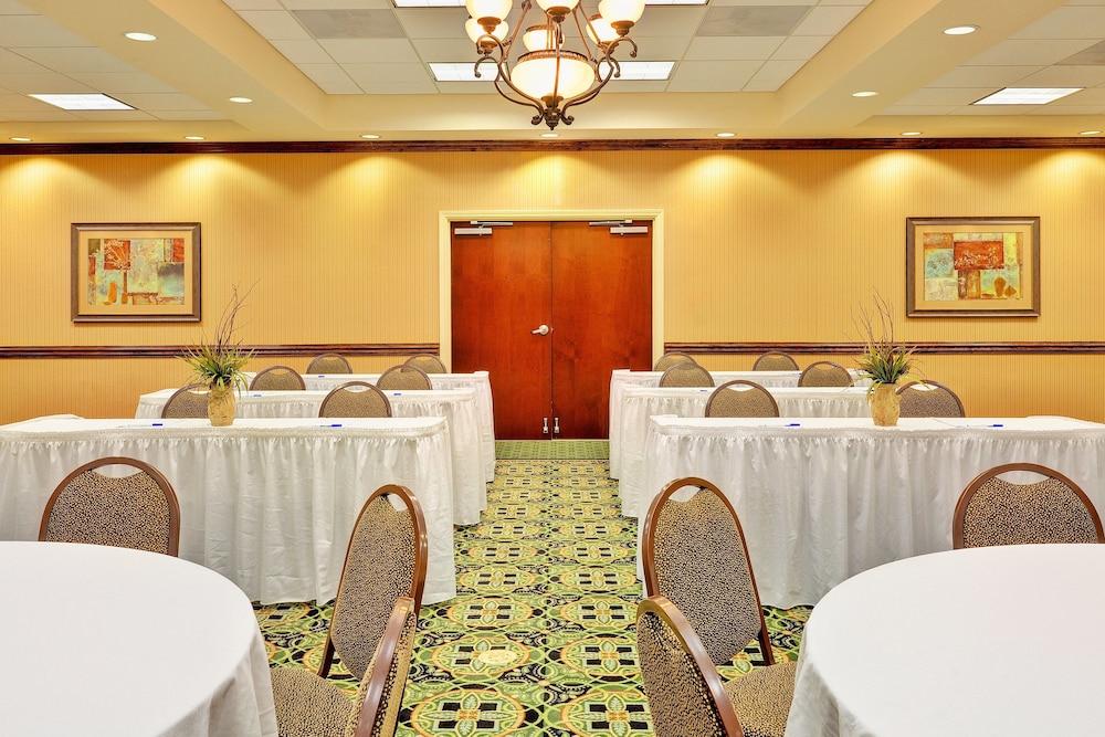 Holiday Inn Express & Suites Millington by IHG photo 35