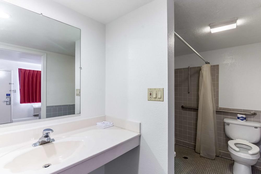 Motel 6 Pensacola, FL - Airport West photo 22
