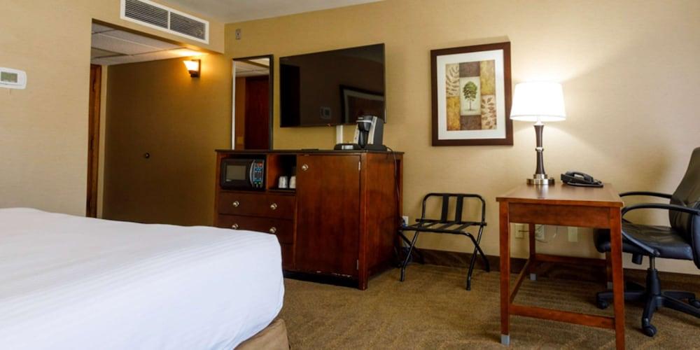 Maverick Hotel and Casino by Red Lion Hotels photo 8