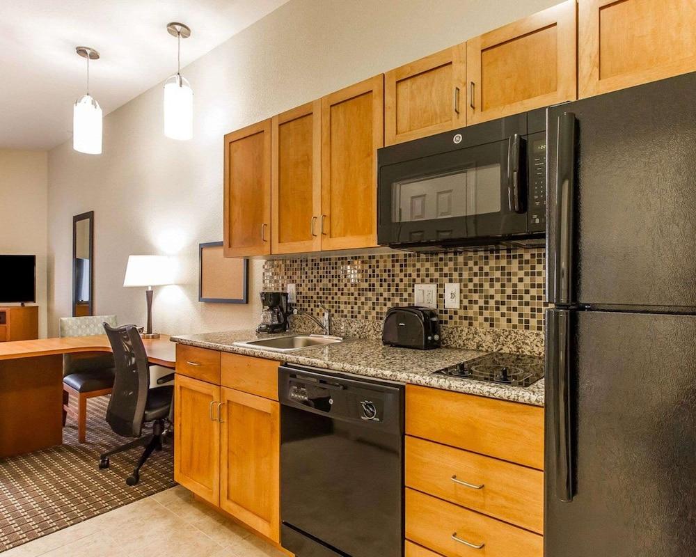 MainStay Suites Stanley photo 8