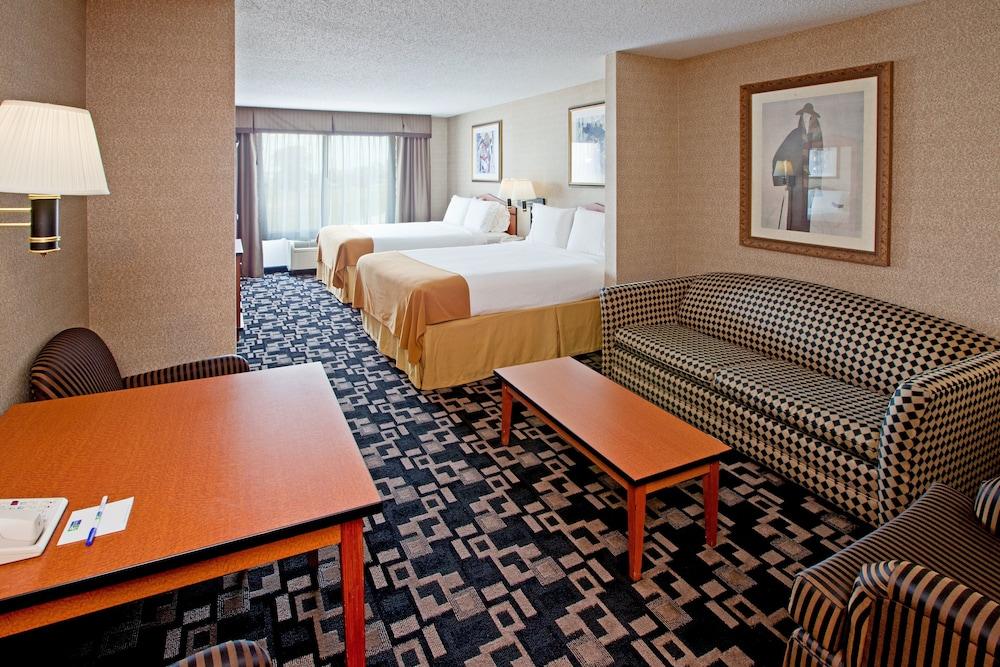 Holiday Inn Express Hotel & Suites Greenwood by IHG photo 16