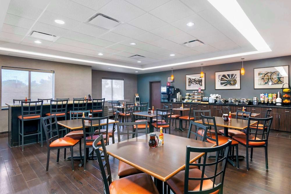 Best Western Plus Olathe Hotel photo 25
