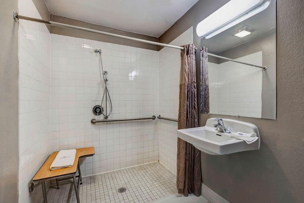 Motel 6 Denton, TX - UNT photo 39