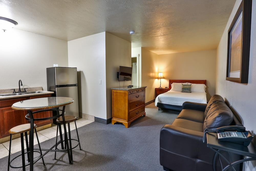 Chalet Motel photo 8