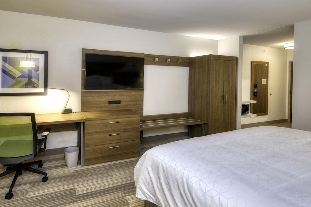 Holiday Inn Express & Suites Omaha Downtown - Old Market by IHG photo 11