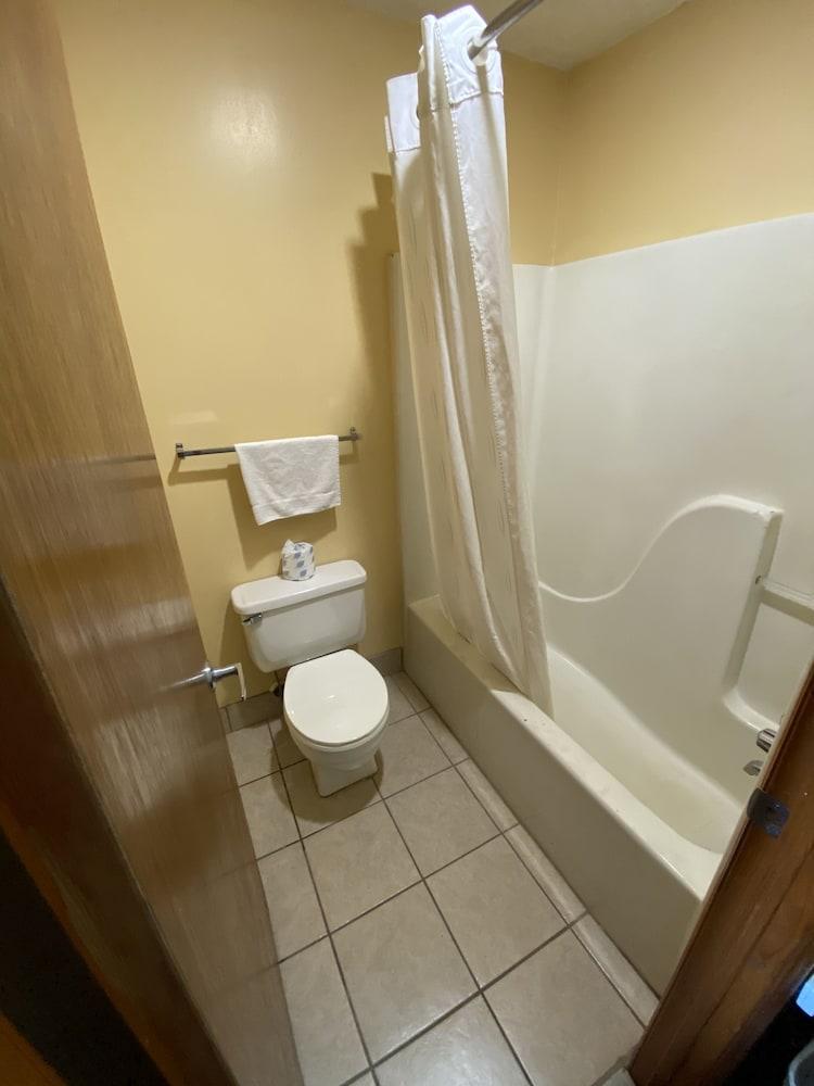 Rodeway Inn photo 23