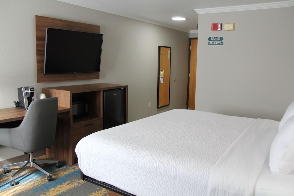 La Quinta Inn & Suites by Wyndham Yakima Downtown photo 29