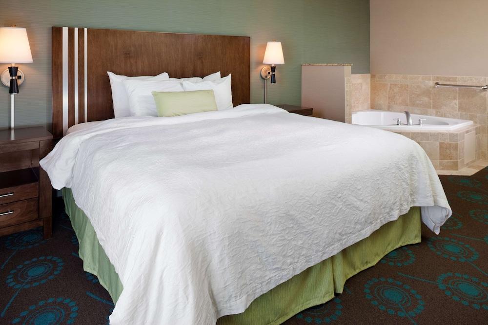 Hampton Inn & Suites Lincoln - Northeast I-80 photo 23