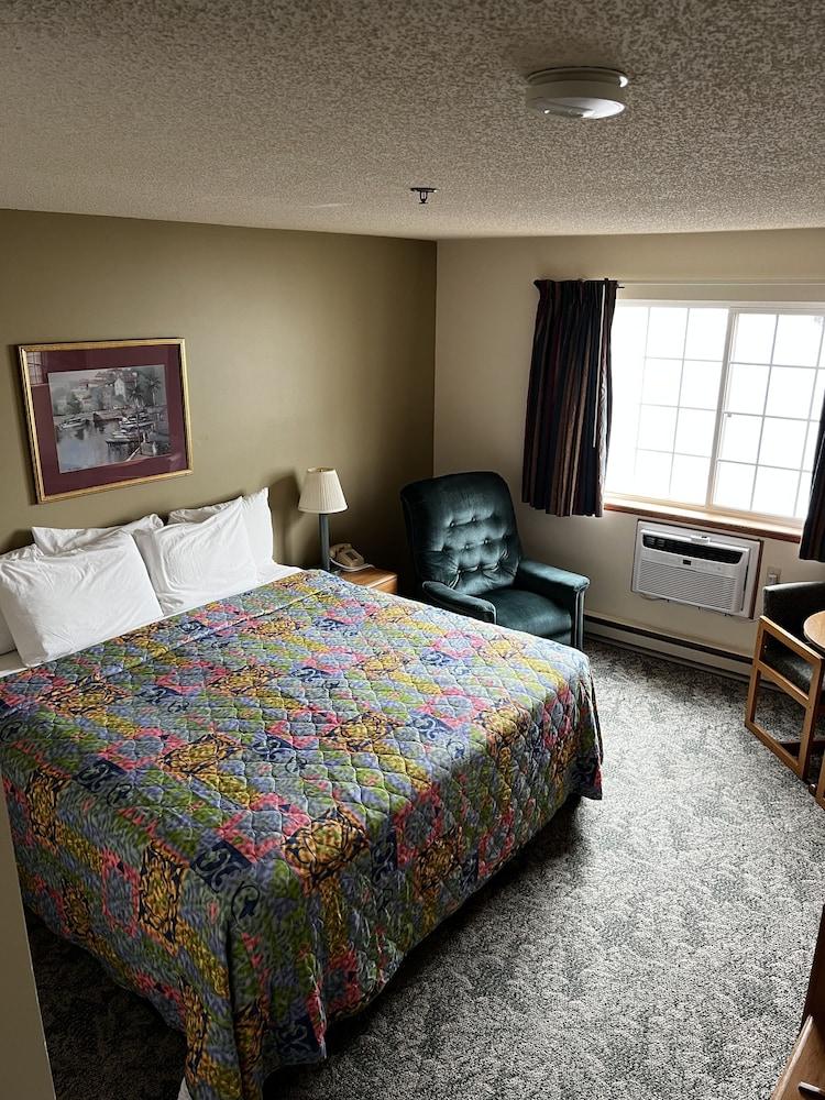 Budget Host Inn & Suites photo 12