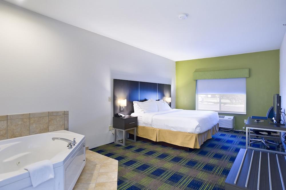 Holiday Inn Express Hotel & Suites Vermillion by IHG photo 4