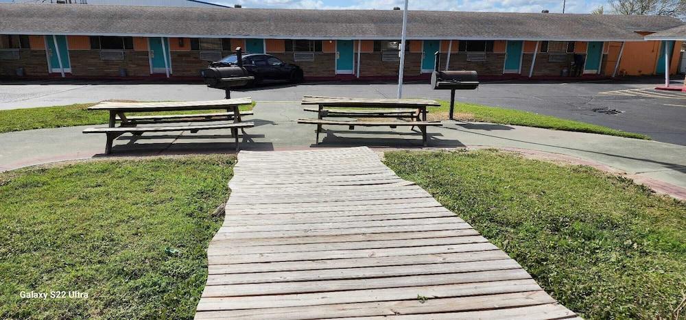 Gulfway Motel By OYO Near Airport I 37 photo 27