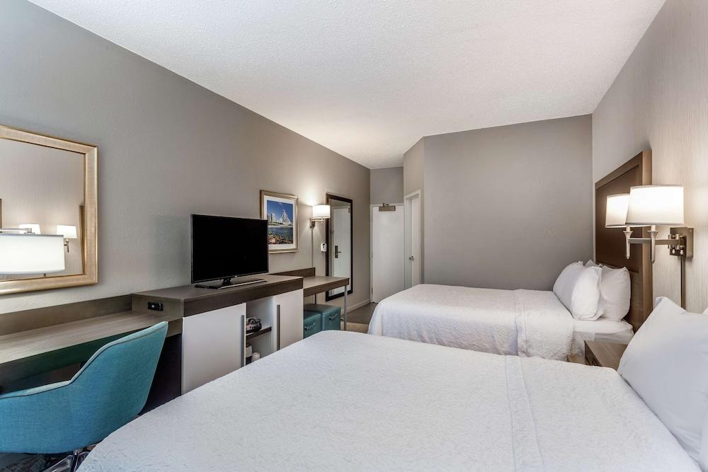 Hampton Inn Milwaukee-Airport photo 5