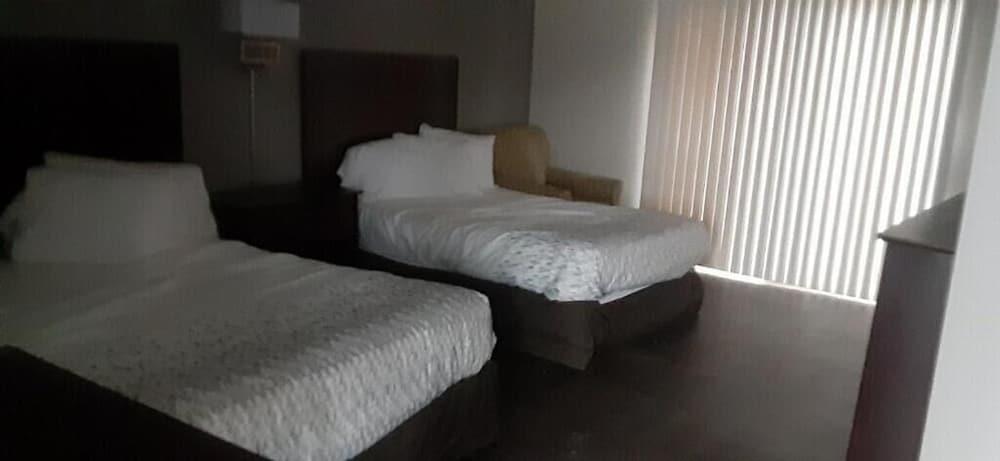 Maplehurst Motel photo 10