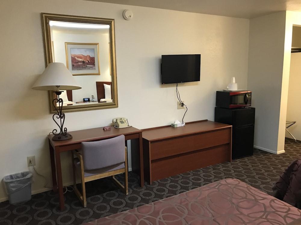 Canyonlands Motor Inn photo 28