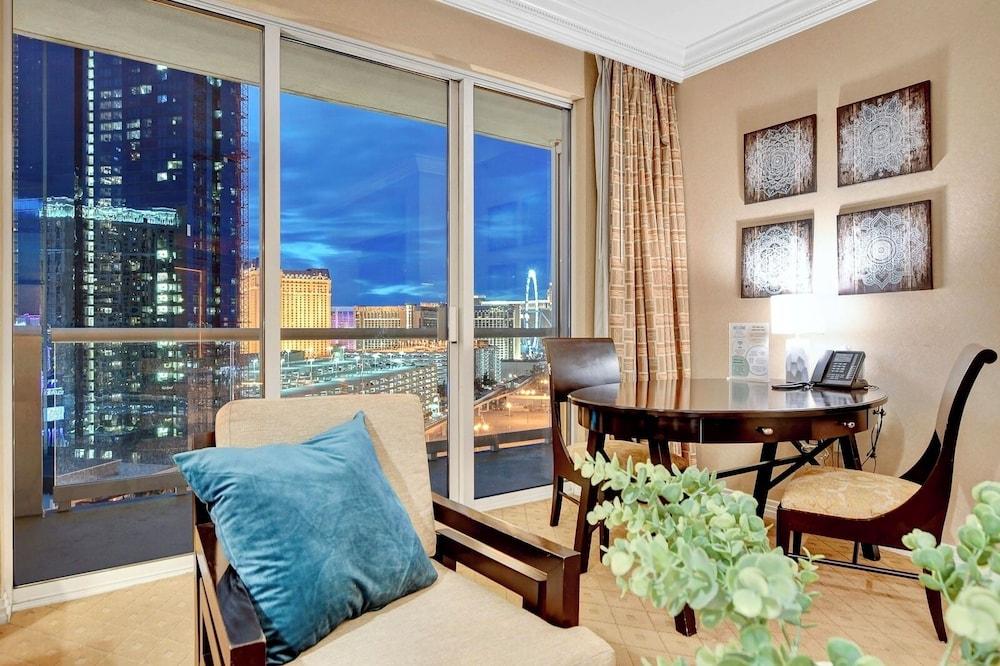 Premium Suite w/balcony at The Signature photo 41