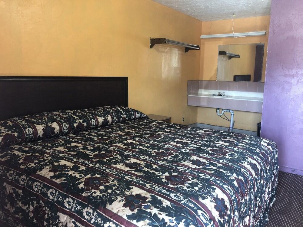 Budget Inn Du Quoin photo 18