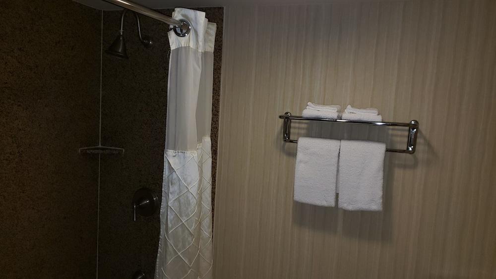 Oak Tree Inn photo 29