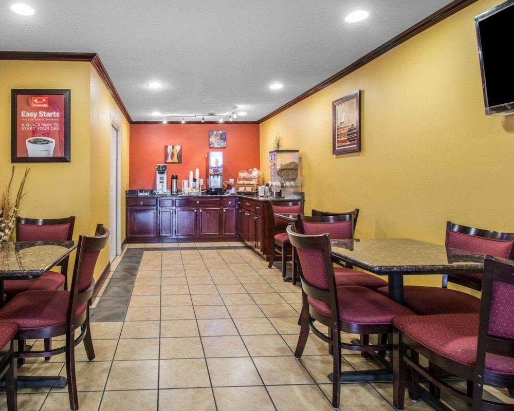 Econo Lodge Defuniak Springs I-10 photo 22