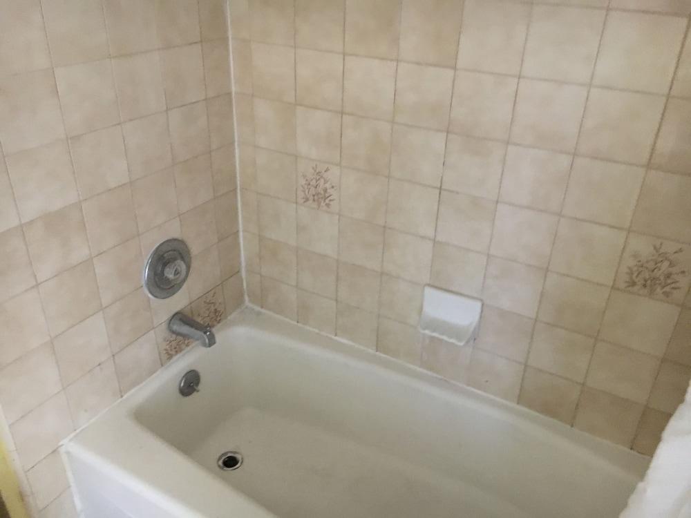 Bellflower Travel Inn photo 54