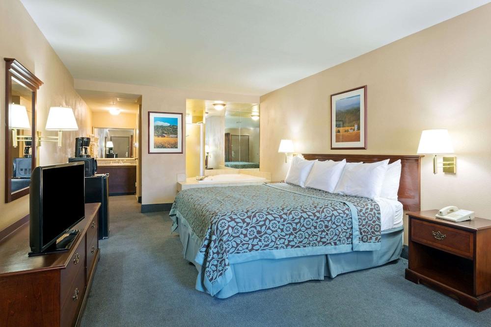 Days Inn by Wyndham Fontana / Rialto photo 9
