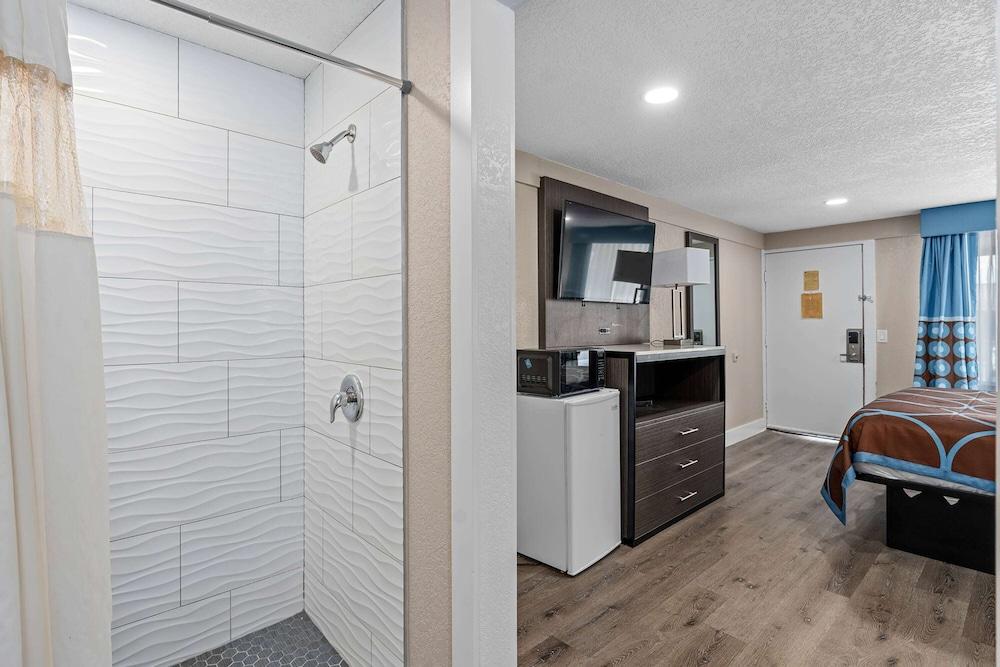 Super 8 by Wyndham Kissimmee/Orlando photo 17