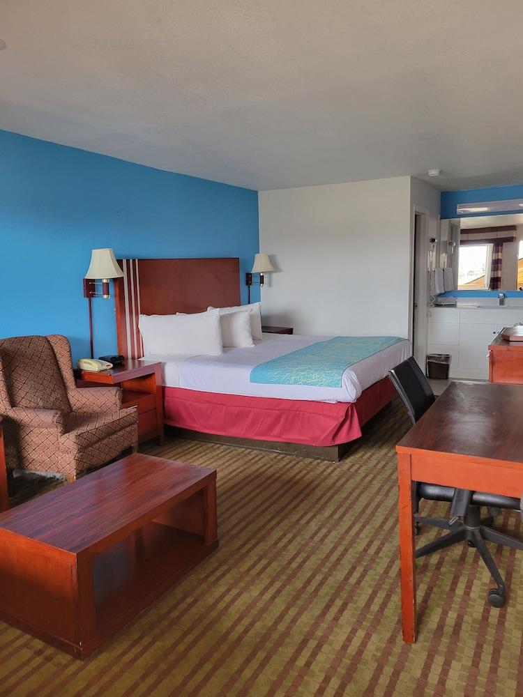 Days Inn by Wyndham Woodward OK photo 26