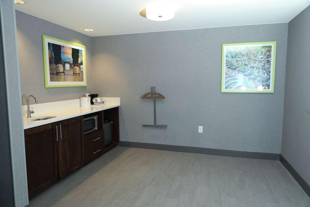 Hampton Inn & Suites Burlington photo 15