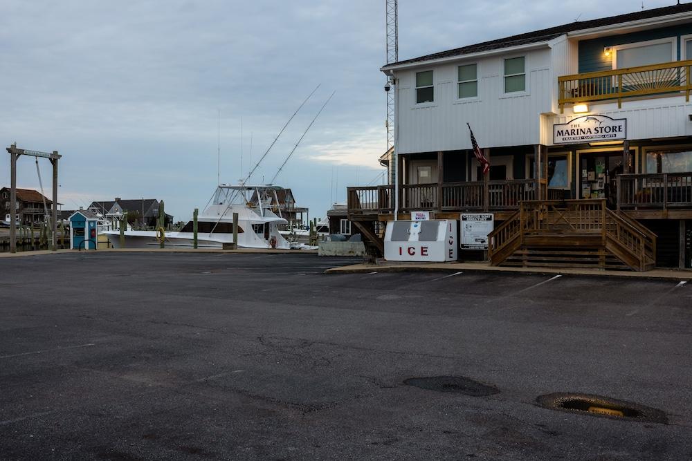 Hatteras Harbor Marina photo 5