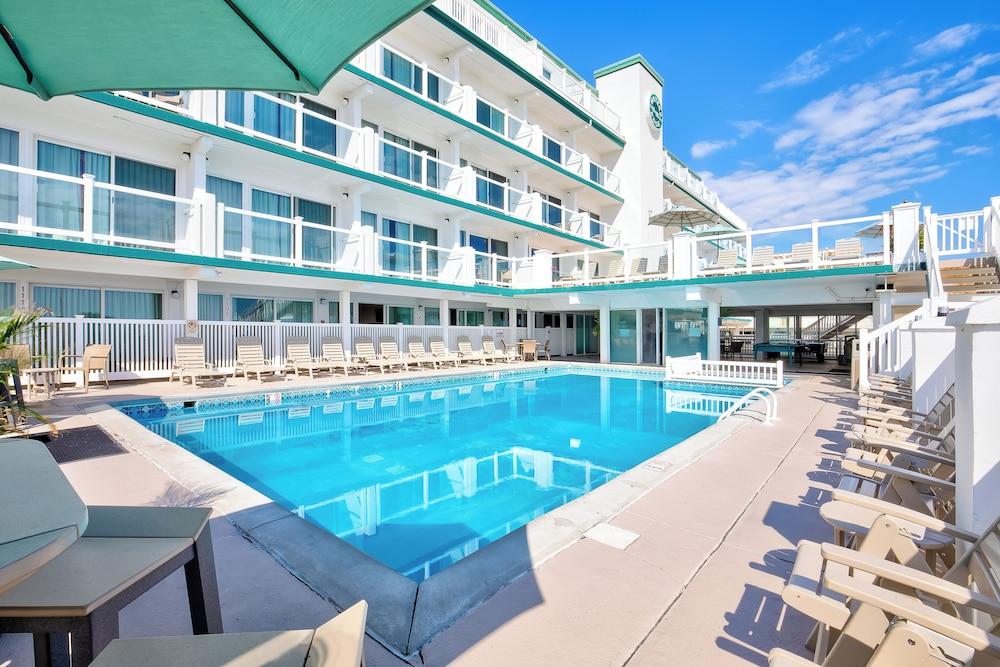 Water's Edge Ocean Resort photo 19