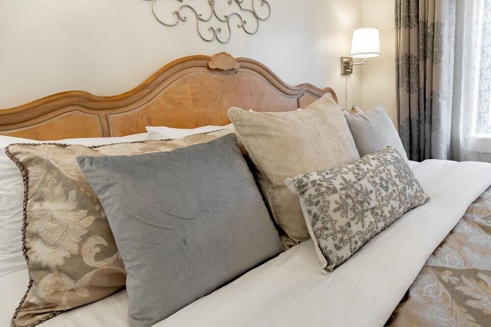 Aspenwood Manor photo 14