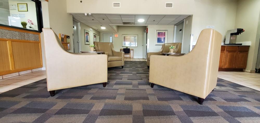 Plano Inn & Suites photo 8