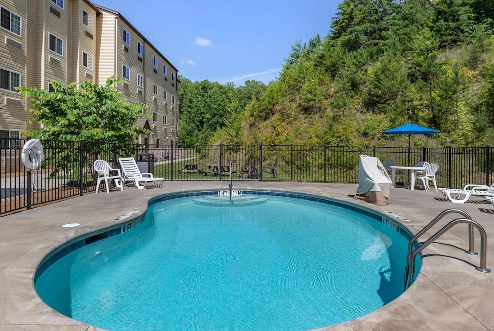 Microtel Inn & Suites By Wyndham Sylva Dillsboro Area photo 21