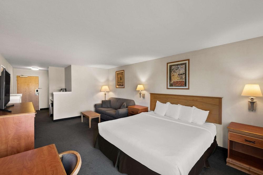 Rodeway Inn & Suites Tomahawk photo 14