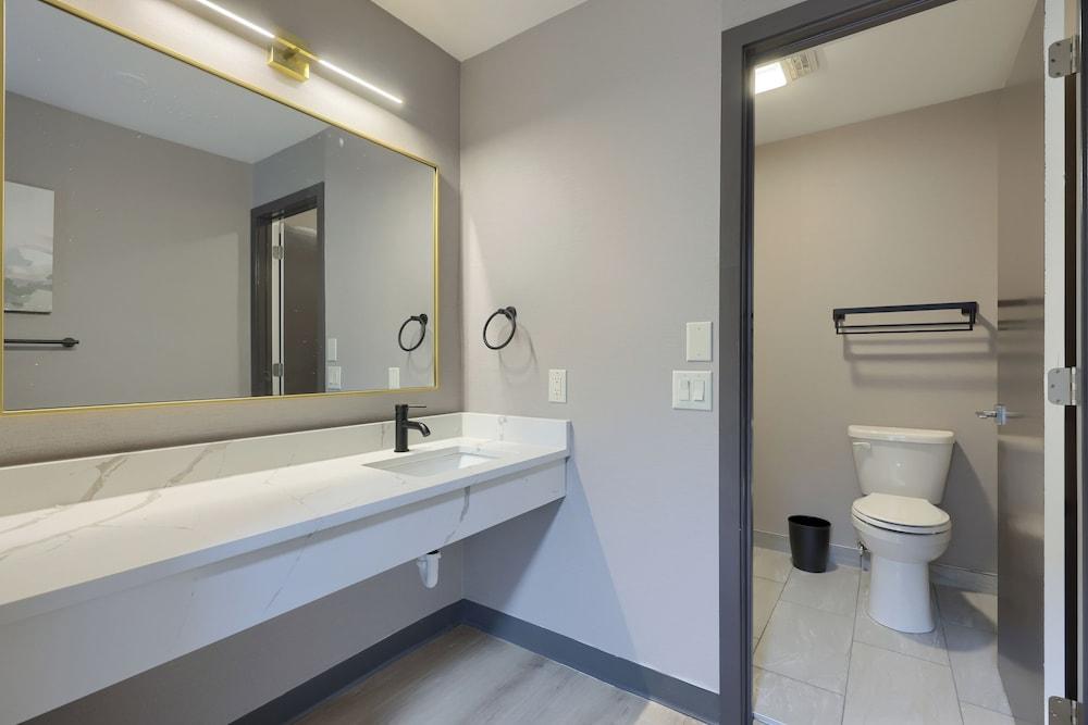 Lititz Pointe Inn and Suites photo 32