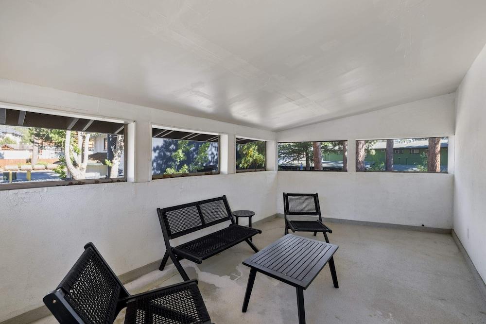 South Lake Chalet photo 7