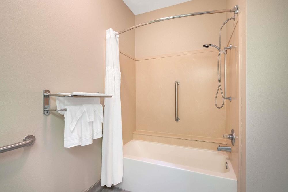 Baymont by Wyndham Laurel photo 9