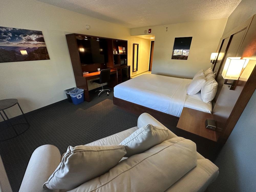 Red Feather Lodge photo 38