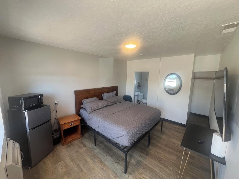 Mac's Motel photo 13