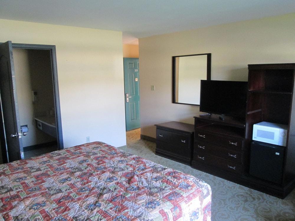 Delux Inn & Suites photo 7