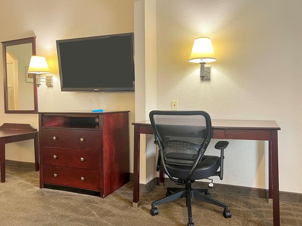 Quality Inn & Suites Houston Northwest - Cypress photo 10