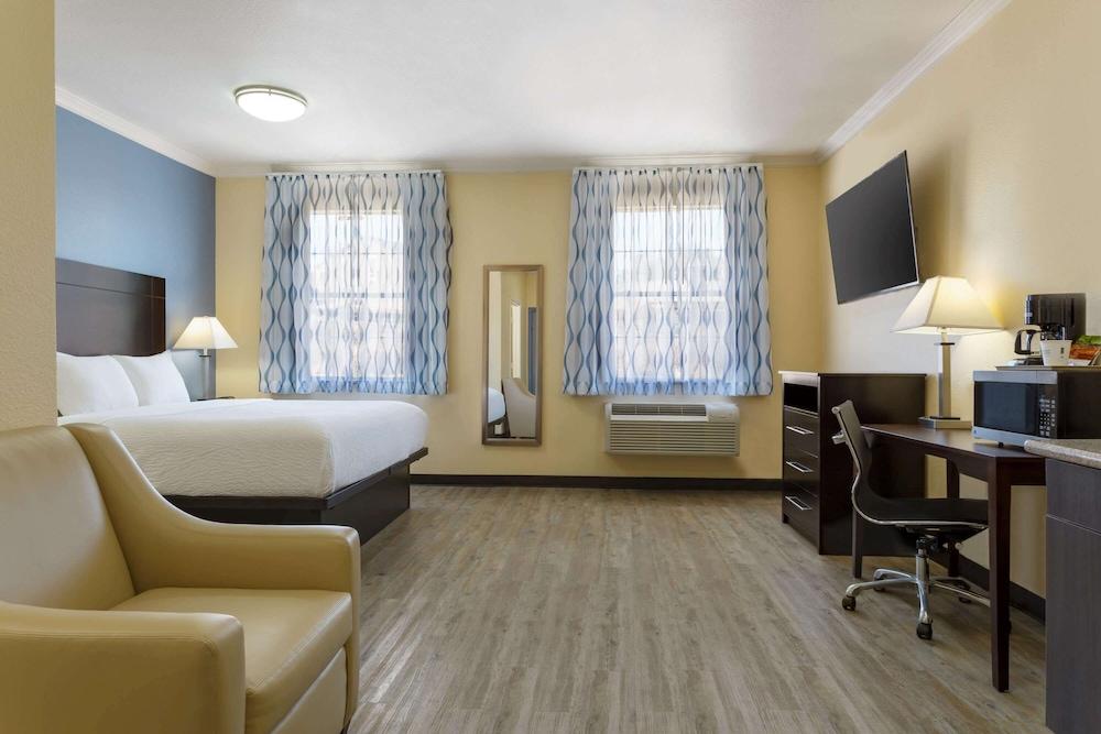 Days Inn & Suites by Wyndham Euless DFW Airport South photo 48
