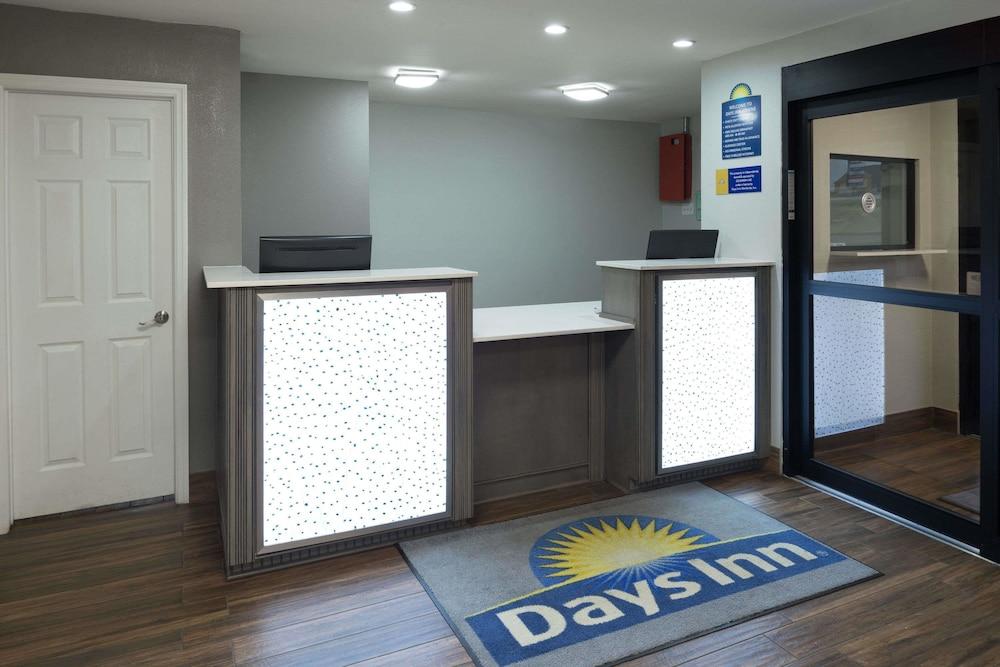 Days Inn & Suites by Wyndham Athens Alabama photo 6